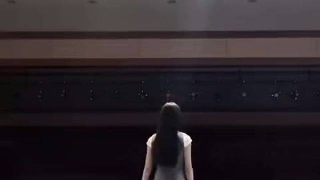 小姐姐跳蝴蝶步，一个小时收获20万次点赞，骨头比水都酥软！