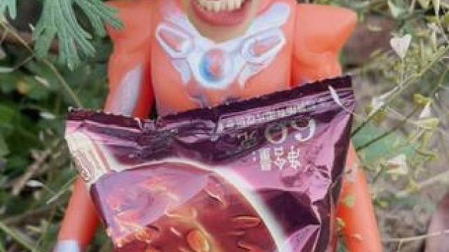 贝利亚想吃格丽乔奥特曼的冰淇淋结果被赛罗的变身给吓跑了#奥特曼 #奥特曼玩具 #儿童玩具