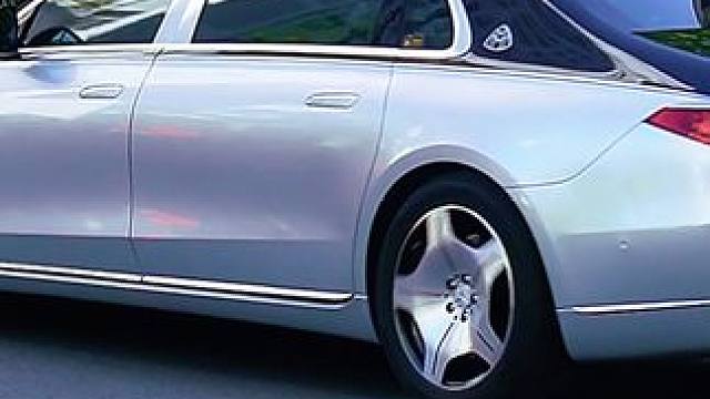 奔驰迈巴赫s480的双拼色也很霸气 #街拍豪车 #dou是好车 #迈巴赫s480