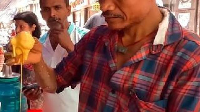 印度孟买街头美食，一元人民币管饱，吃一口串稀吃两口归西！ 