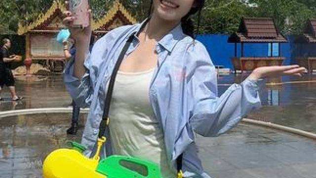 把所有的好运和祝福都泼给大家！#斯凯奇山溪鞋#斯凯奇溯溪鞋#撒野新搭子#风花雪月果味轻饮#云南泼水节