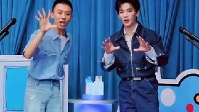 被王星越和付航硬控一整晚 王星越付航这波组团有点烫嘴哈哈哈哈哈 #别痘了去洗吧 #控油 #油痘肌