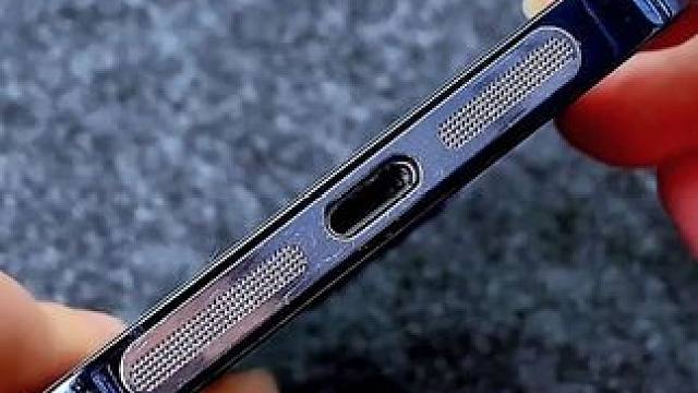 贴上这个自带滤网的防尘贴，再也不怕扬声器进灰了 #防尘贴 #手机防尘贴 #手机扬声器 #手机喇叭防尘