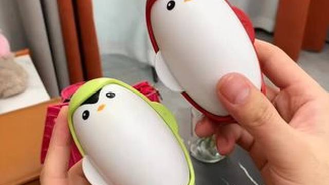 神奇的粘毛器! 神奇的粘毛器!不仅能轻松清理头发和猫猫狗狗掉落的毛发，水一冲就干净能继续用了 #粘毛