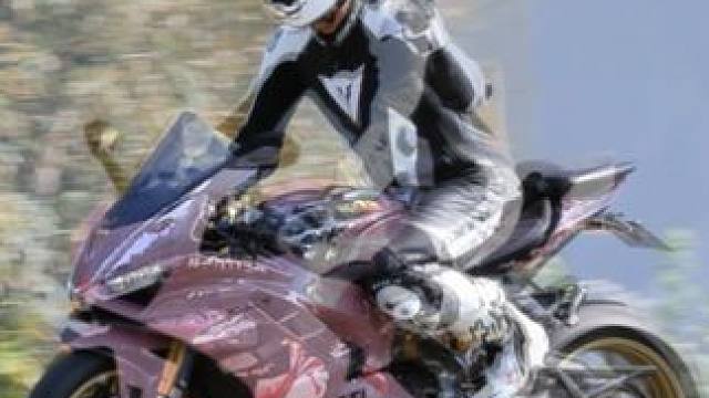 骑杜卡迪过的第一个弯