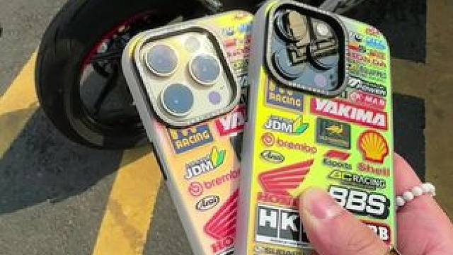 这不得把我的机车搭子迷成制杖！这镭射车标手机壳太太太帅了！！ #潮流手机壳 #车标手机壳 #镭射手机