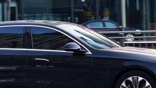 奔驰E300L：是你们三年内的目标吗？#奔驰e300l #奔驰e级