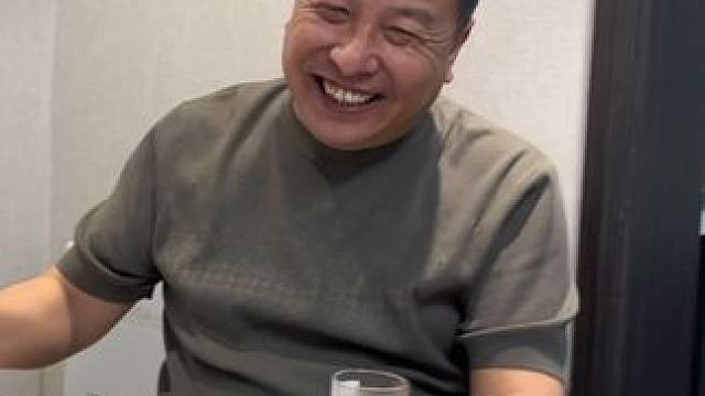 牛叔来我家做客分析我的感情！爱情这东西我还是希望自己去感觉 #男女关系#家庭#美的知味#美的微蒸烤1