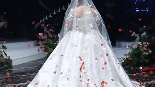 全场安静的那一刻，我只听见自己的心跳#婚礼现场 #华夏礼宴3号梦幻庄园厅