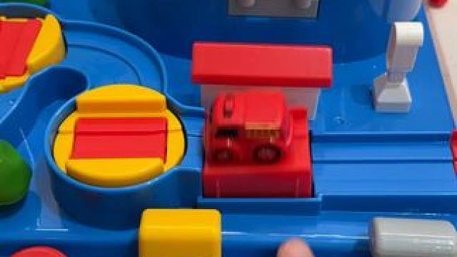 哇趣，被小侄子的汽车大冒险玩具迷成了制丈~ #玩个很新的东西