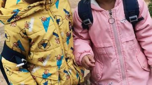 送老大老二上学。#记录真实生活