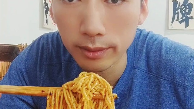 干拌小面麻辣鲜十足，，让你让你欲罢不能的美味