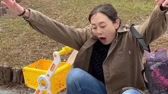 万万没想到 #反向带货 #马扎 #搞笑视频 #奶奶带娃