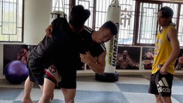 摔跤和柔术是一门通过控制再降服的技术   #摔跤   #柔术