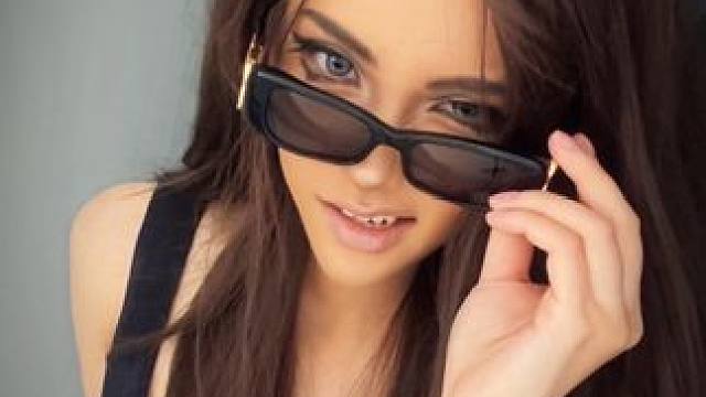 什么是真正的辣姐 #欧莱雅红喷 #妆教 #异形舞台 #hyuna