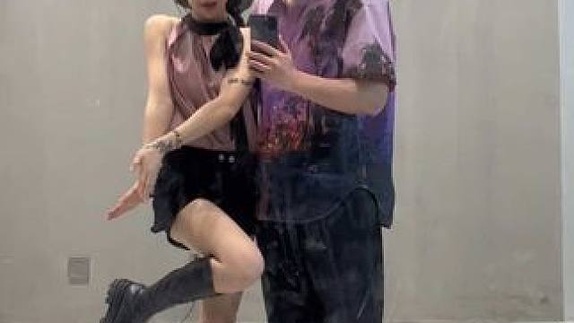 这个自拍杆好，有人要链接吗？ #婚后日常 #ootd穿搭 #情侣日常 #姐弟恋