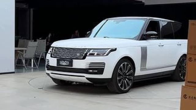 我会一直发路虎 知道你拥有为止！ 揽胜高品质配色白色SV外观➕25款石榴红配色！就问你多久拿下？#成