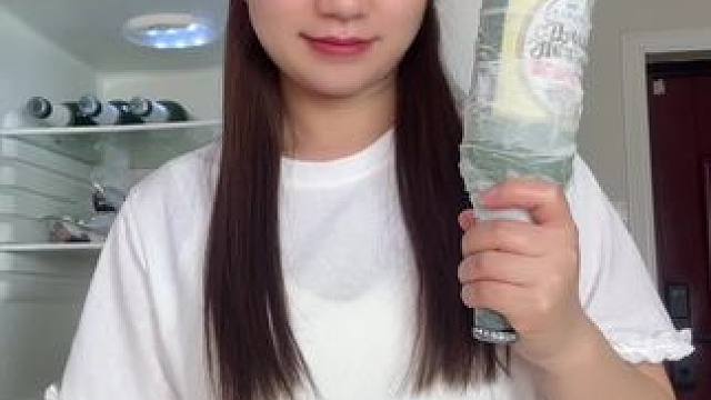 着急喝冰啤酒小技巧！ #笑花小王令 #日常生活小妙招