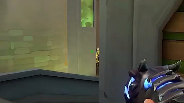 雷兹:捷风你挤我干嘛；捷风:你卡我干嘛