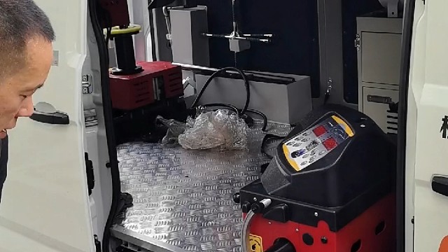 闪援移动轮胎店