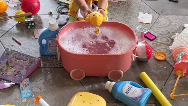 上半段是我的童年，所以我给女儿下半段的童年...