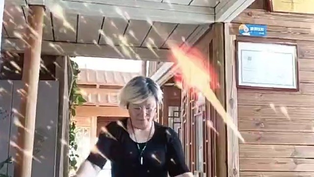 我要你风光旖旎，向春山不借苦难！