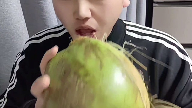 吃个大椰子