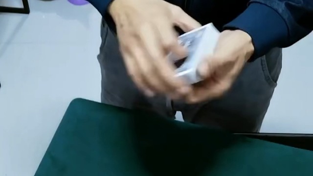 魔术大神告诉你。他的手有多快？