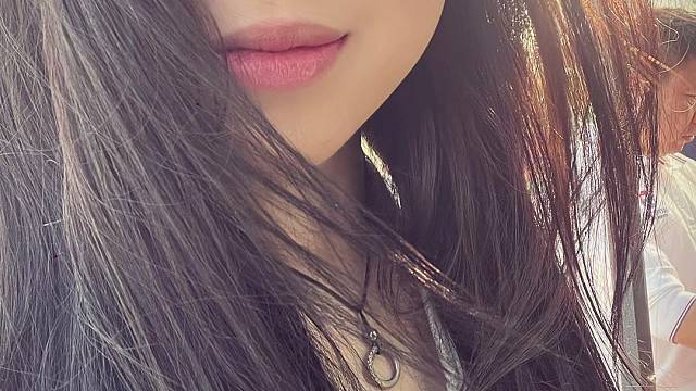 你的真诚里永远掺着假话.