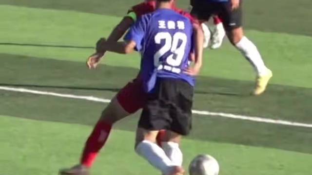 青春在球场上尽情挥洒