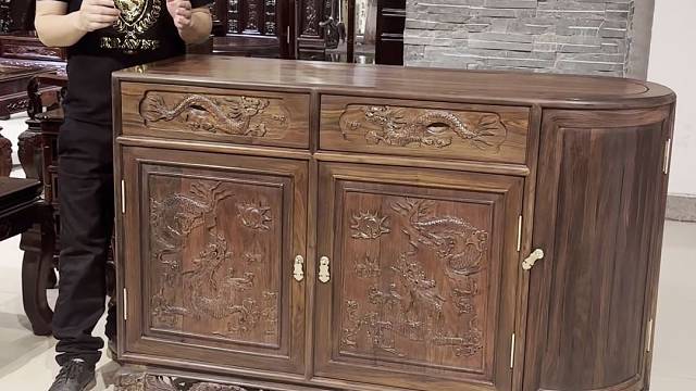 今天来看老家具、它的雕刻器型确实做得不错