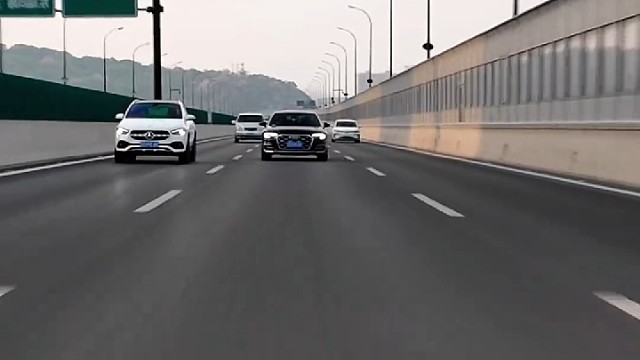 兄弟 背景离乡可能是衣衫破旧