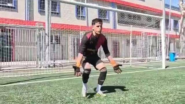 单刀球K字封挡的正确下地动作#足球