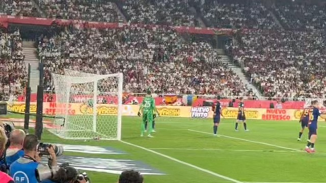 楚阿梅尼站出来了，接居莱尔角球