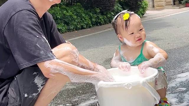 辞职带娃猪猪和她闺蜜的解暑秘诀。