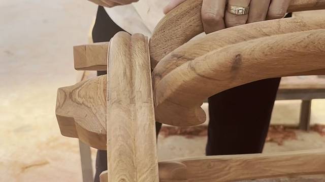 五足绽梅姿，榫月凝流年。