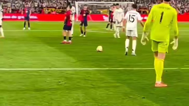 贝林厄姆和加维小冲突