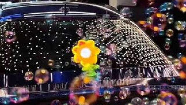 这个向日葵泡泡机好有浪漫的泡泡雨，放在对象车上也太好玩了#吹泡泡 #泡泡机 #玩个很新的东西 #车载