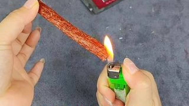 太离谱了！辣条真的可以被点燃吗？结局真没想到......