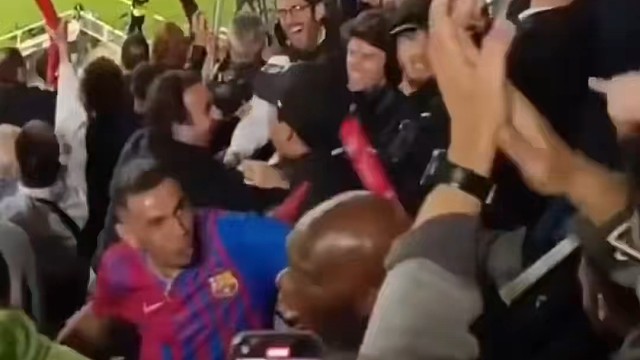 爸爸的骄傲！亚马尔进球后他的父亲在看台上疯狂庆祝