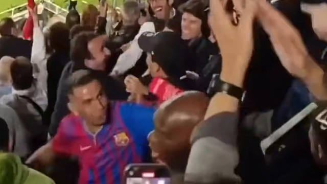 爸爸的骄傲！亚马尔进球后他的父亲在看台上疯狂庆祝