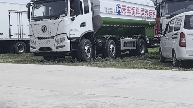 鑫百勤饲料车