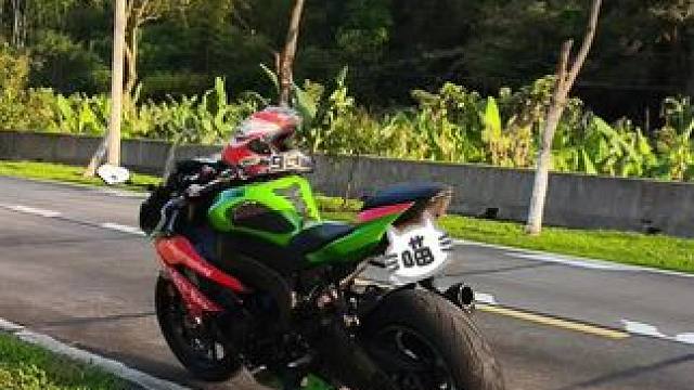 不知古道上的风 从何处起 可他去往的 是故里