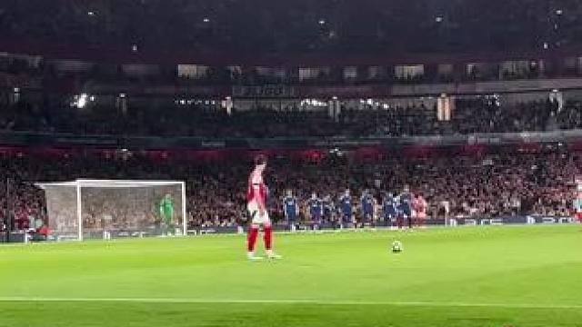 阿森纳0-1巴黎，登贝莱闪击，梅里诺进球被吹。#阿森纳