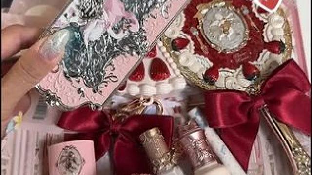 草莓酱礼盒必入啊！ #花知晓新品 #彩妆 #购物分享 #花知晓草莓丘比特 #花知晓礼盒