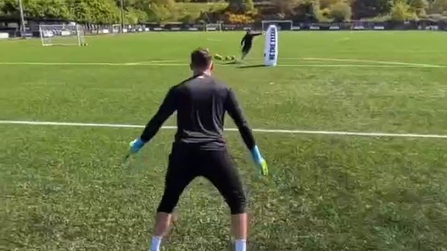 禁区外远射扑救训练