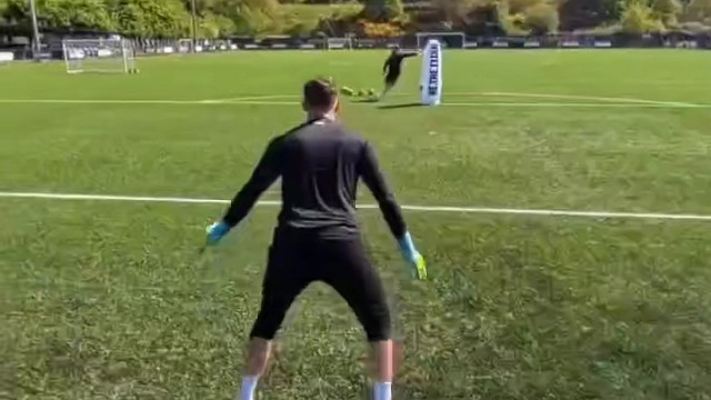 禁区外远射扑救训练#足球