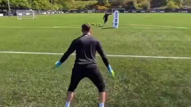 禁区外远射扑救训练#足球