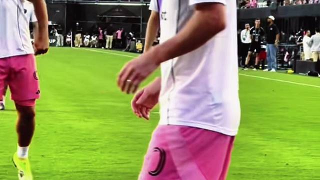 近距离欣赏下梅西的热身训练，脚下的活真是太厉害了