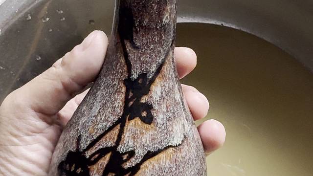 吉州窑花瓶剪纸贴花